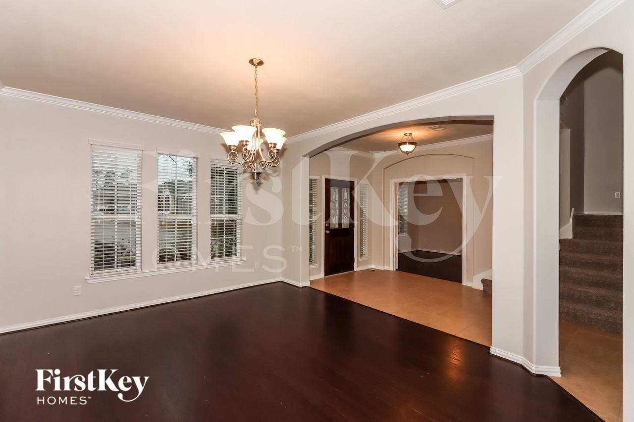 2807 Angela Way Dr - Photo 5 of 16