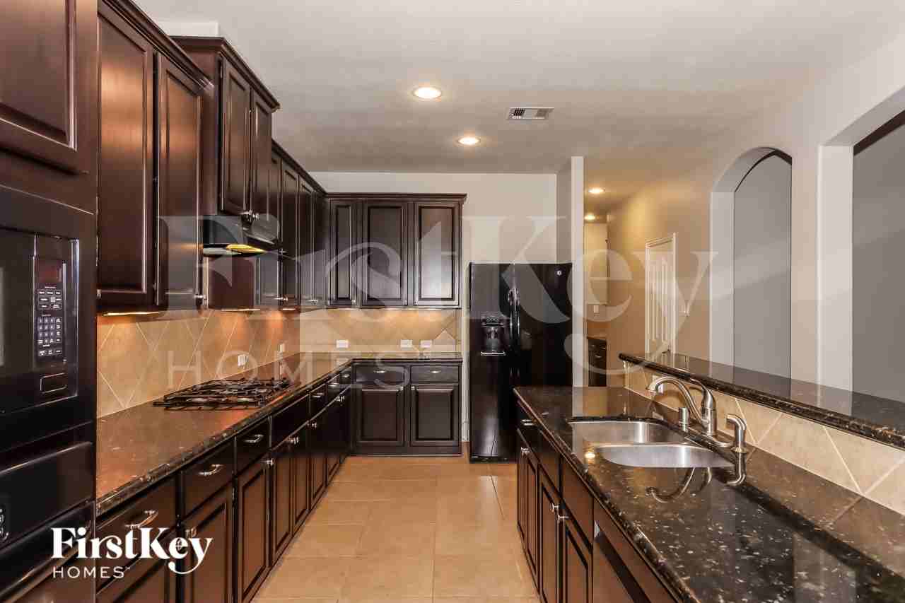 2807 Angela Way Dr - Photo 7 of 16