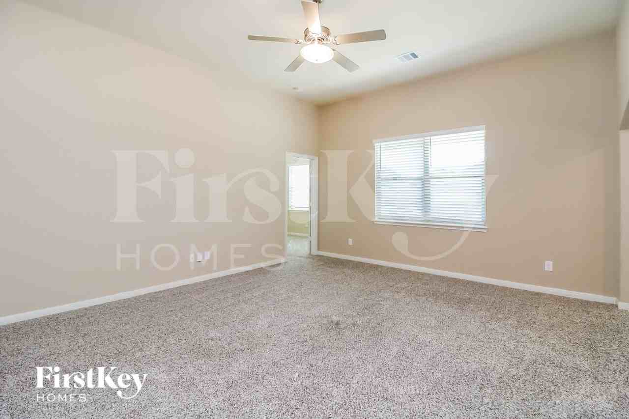 7500 Pleasant Oaks Dr - Photo 4 of 17