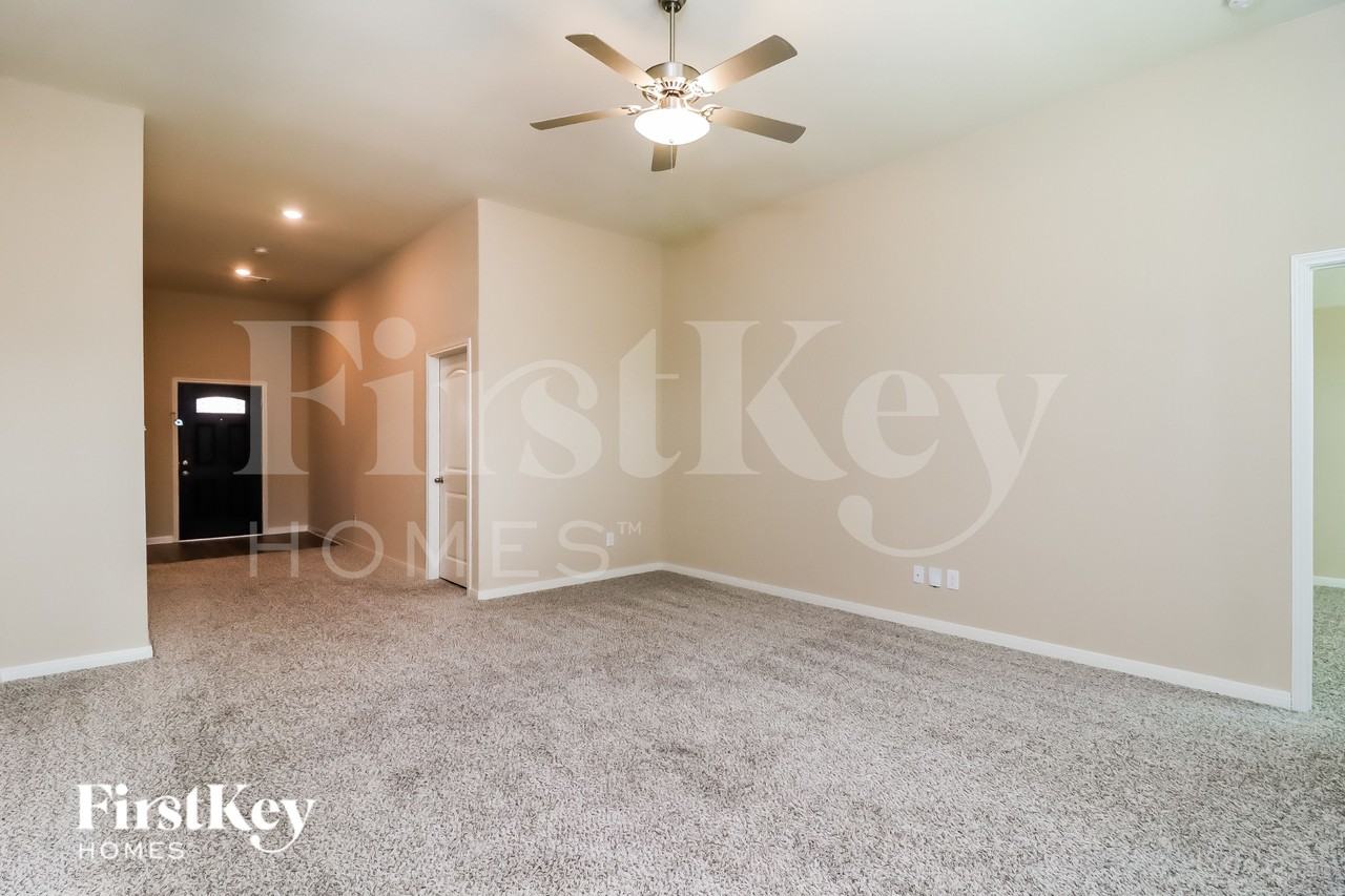 7500 Pleasant Oaks Dr - Photo 5 of 17