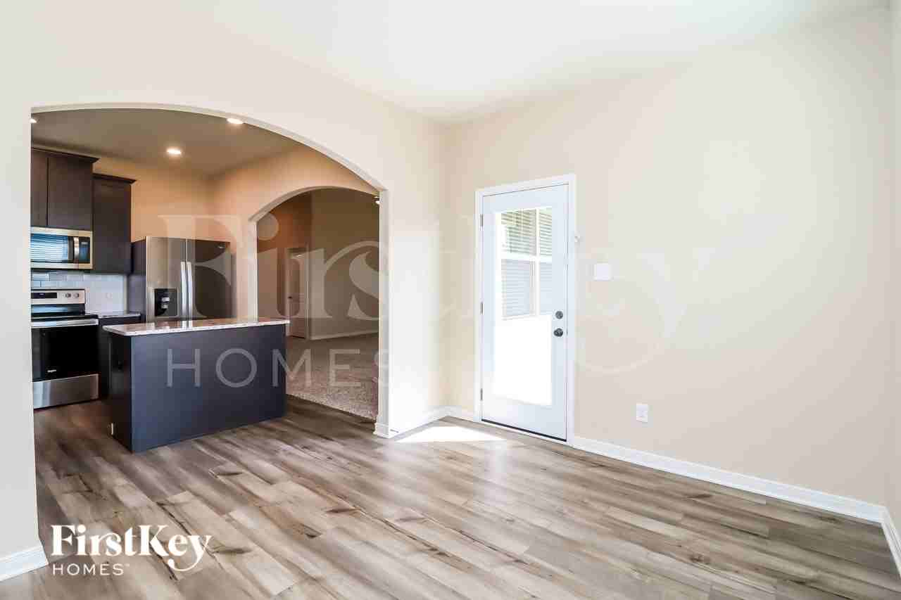 7500 Pleasant Oaks Dr - Photo 6 of 17