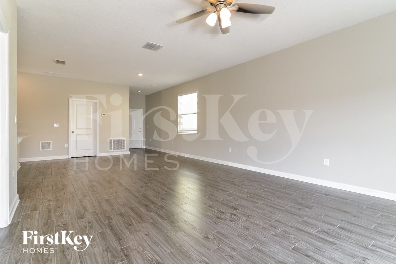 1320 Oak Crest St - Photo 2 of 19