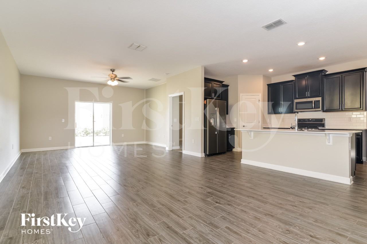 1320 Oak Crest St - Photo 6 of 19