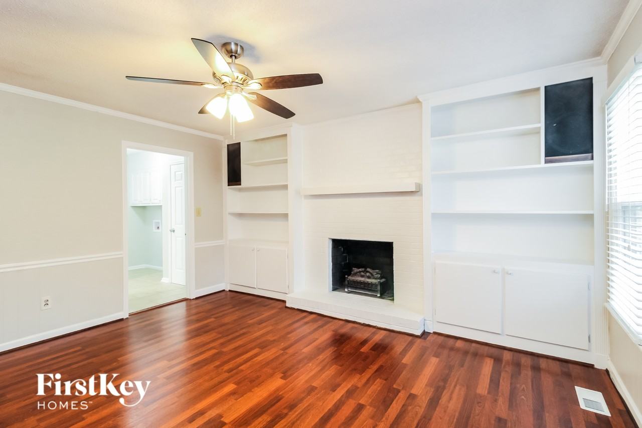 3005 Manchester Dr - Photo 2 of 15