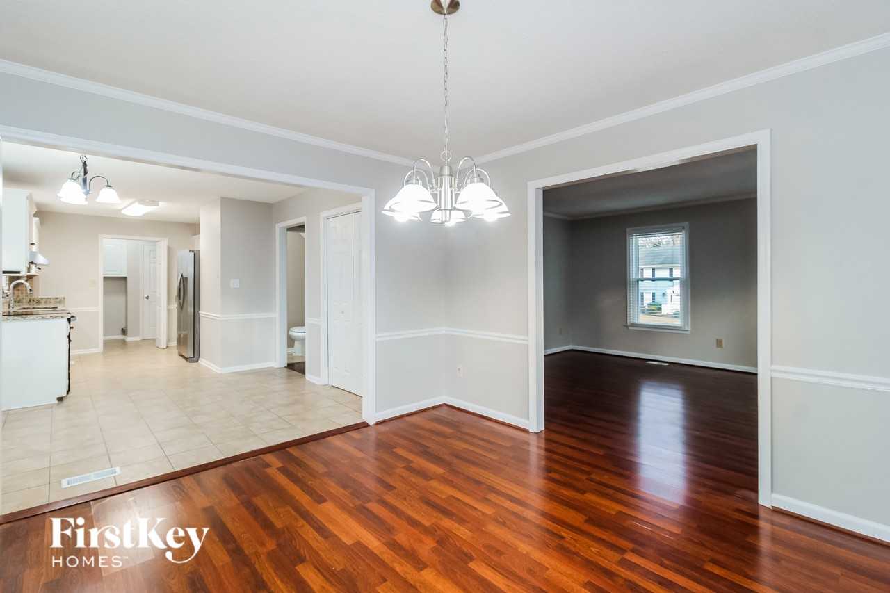 3005 Manchester Dr - Photo 3 of 15