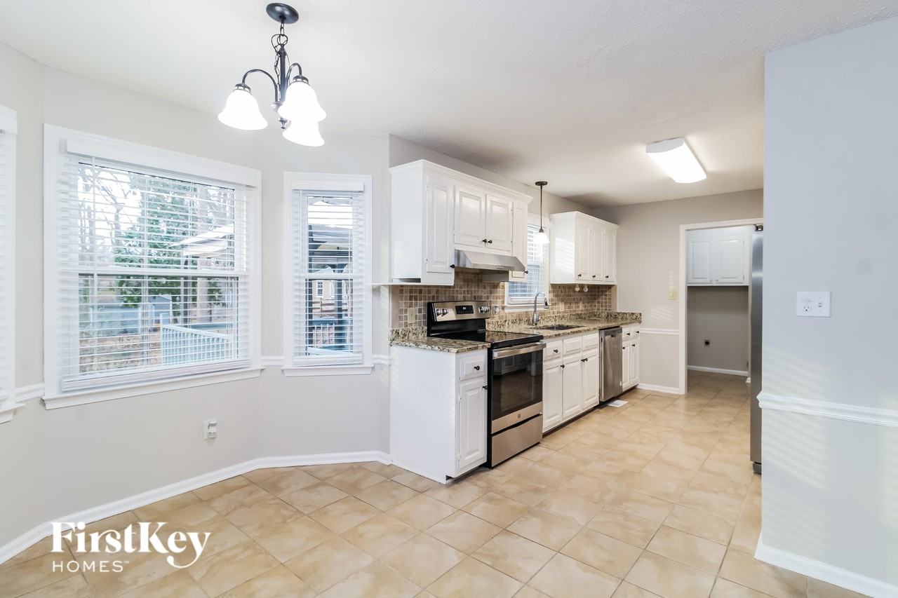 3005 Manchester Dr - Photo 4 of 15