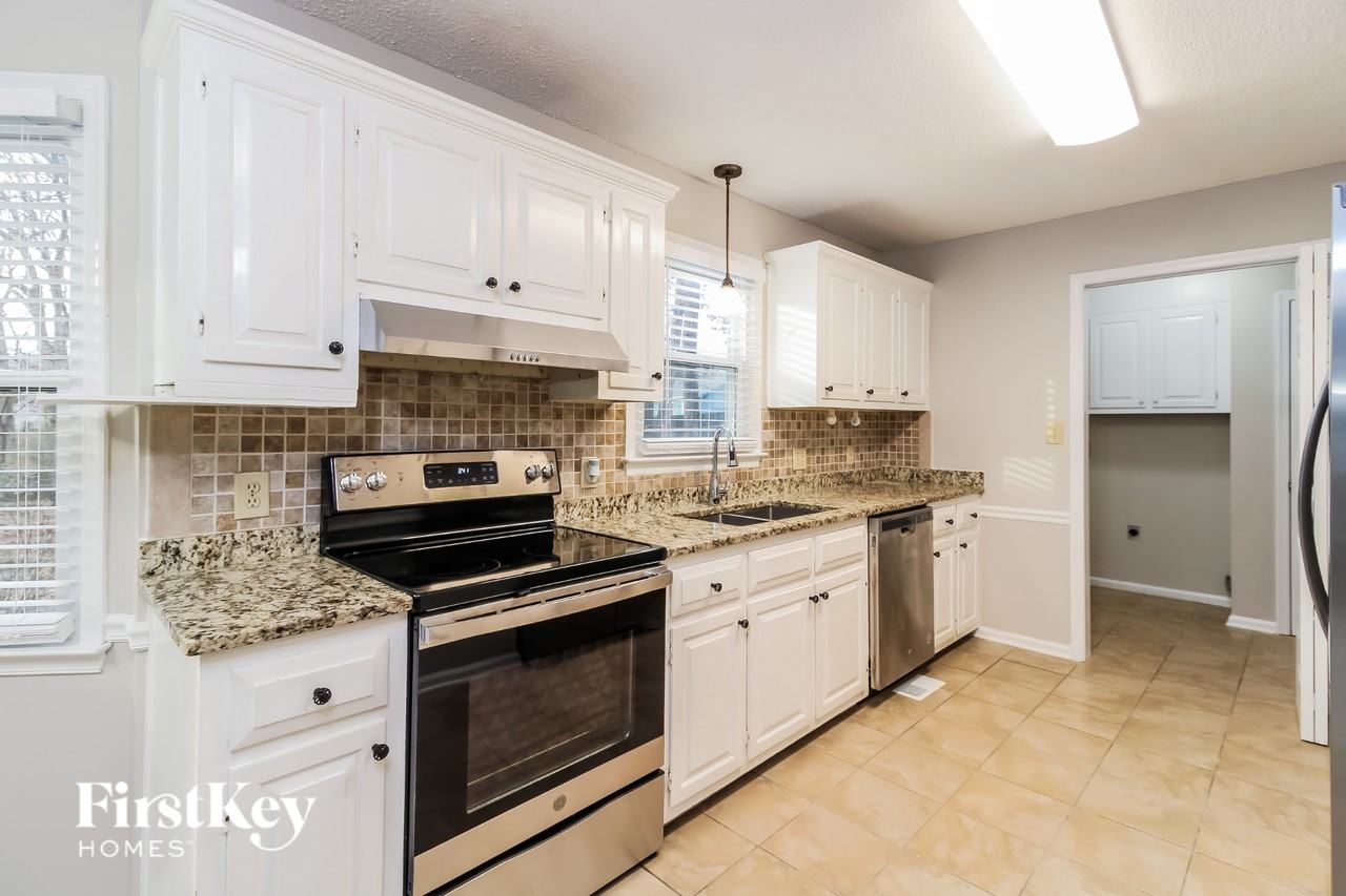 3005 Manchester Dr - Photo 5 of 15