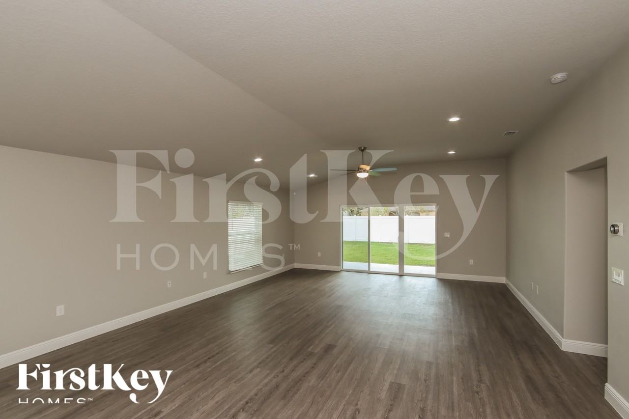 298 Ontario St Nw - Photo 3 of 18