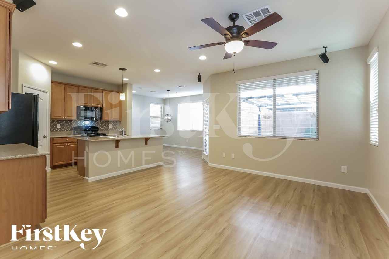 7628 Jasmine Falls Dr - Photo 3 of 18