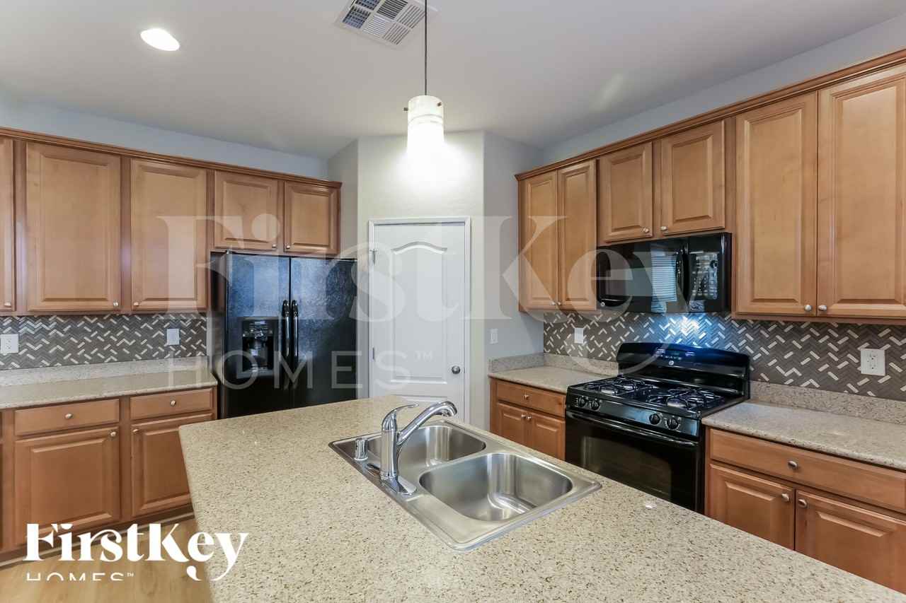 7628 Jasmine Falls Dr - Photo 6 of 18