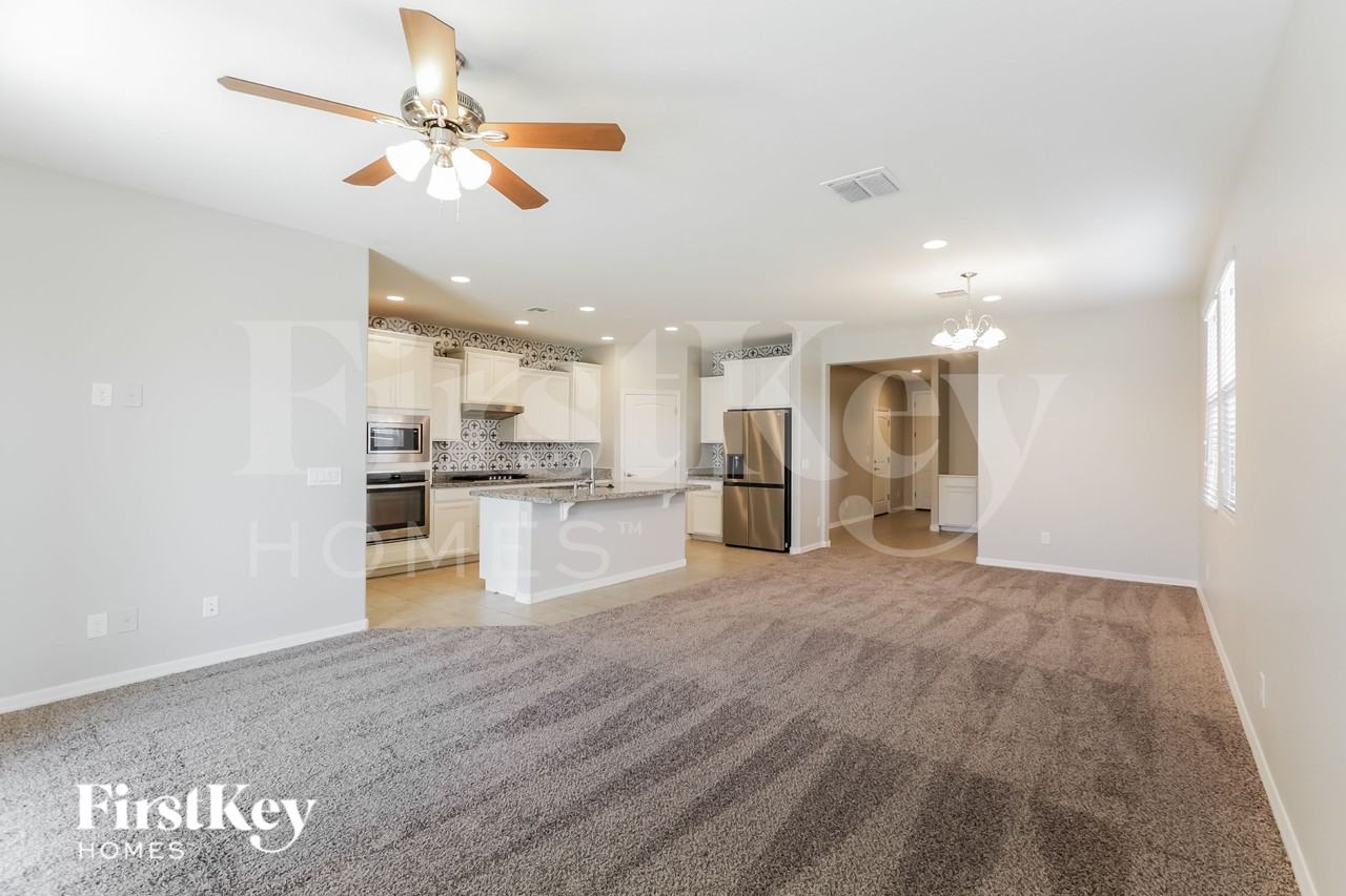 2027 W Kenton Way - Photo 5 of 16