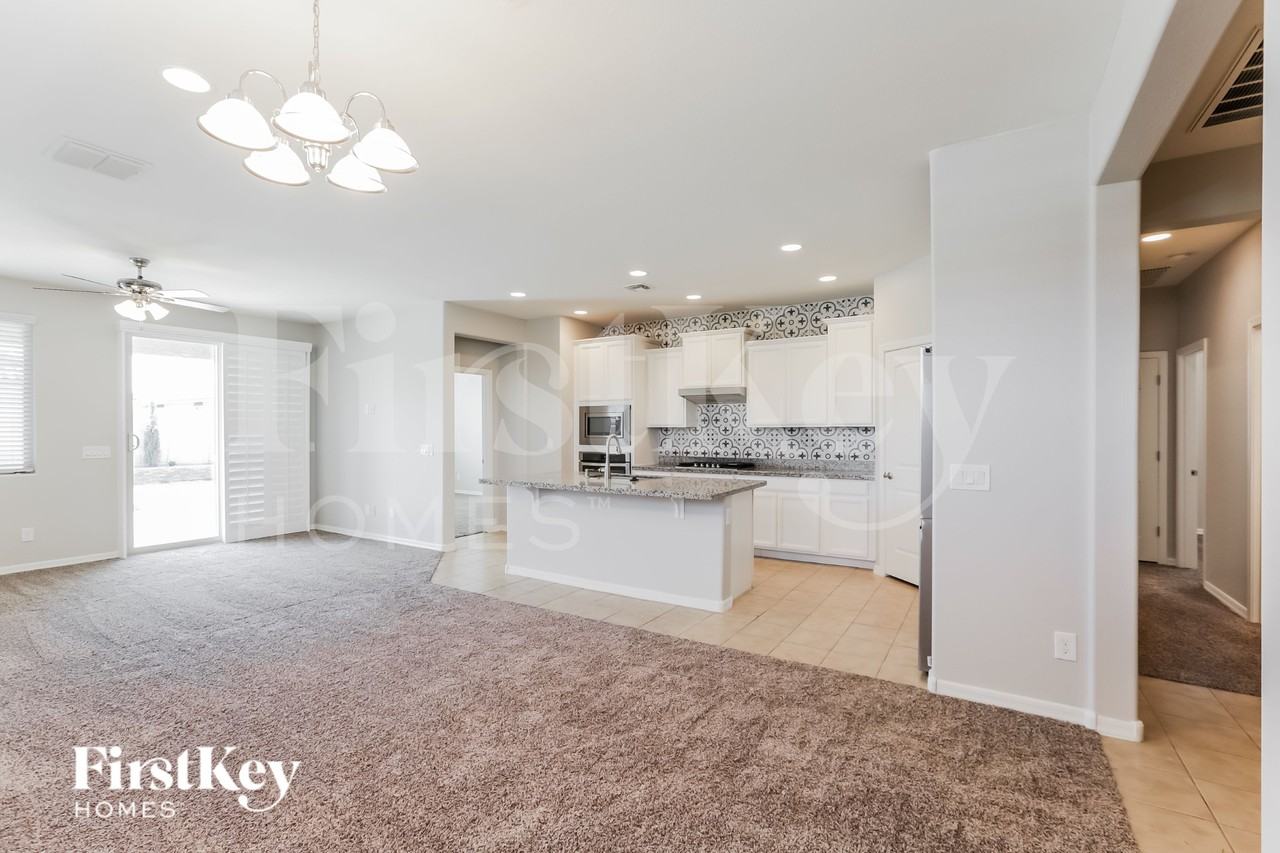 2027 W Kenton Way - Photo 6 of 16