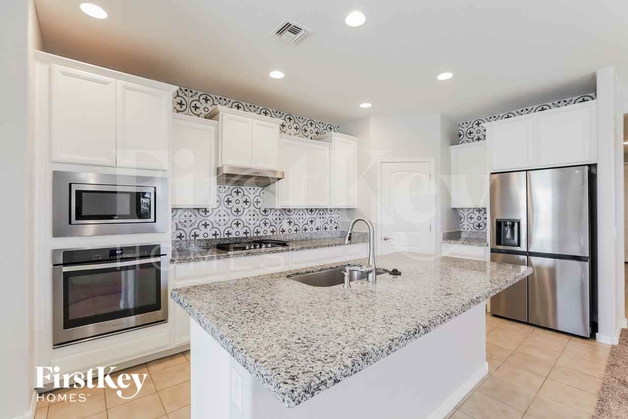 2027 W Kenton Way - Photo 7 of 16