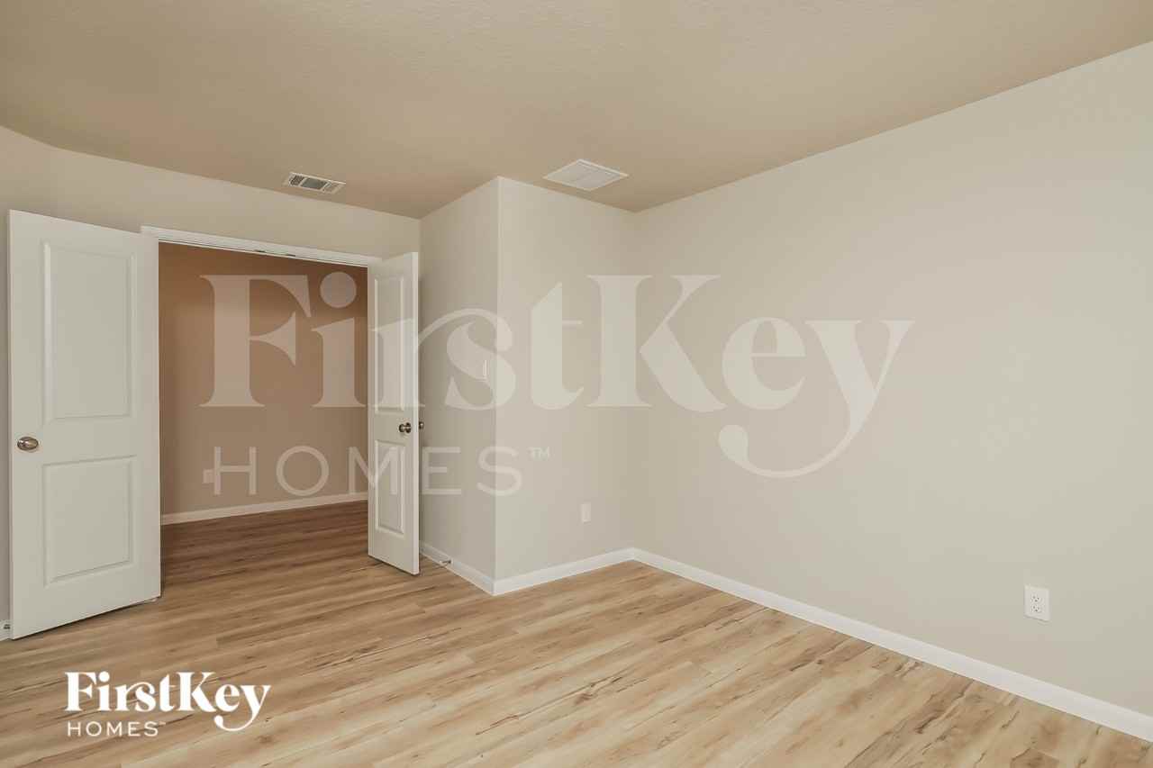 9984 Sarrebourg St - Photo 5 of 15