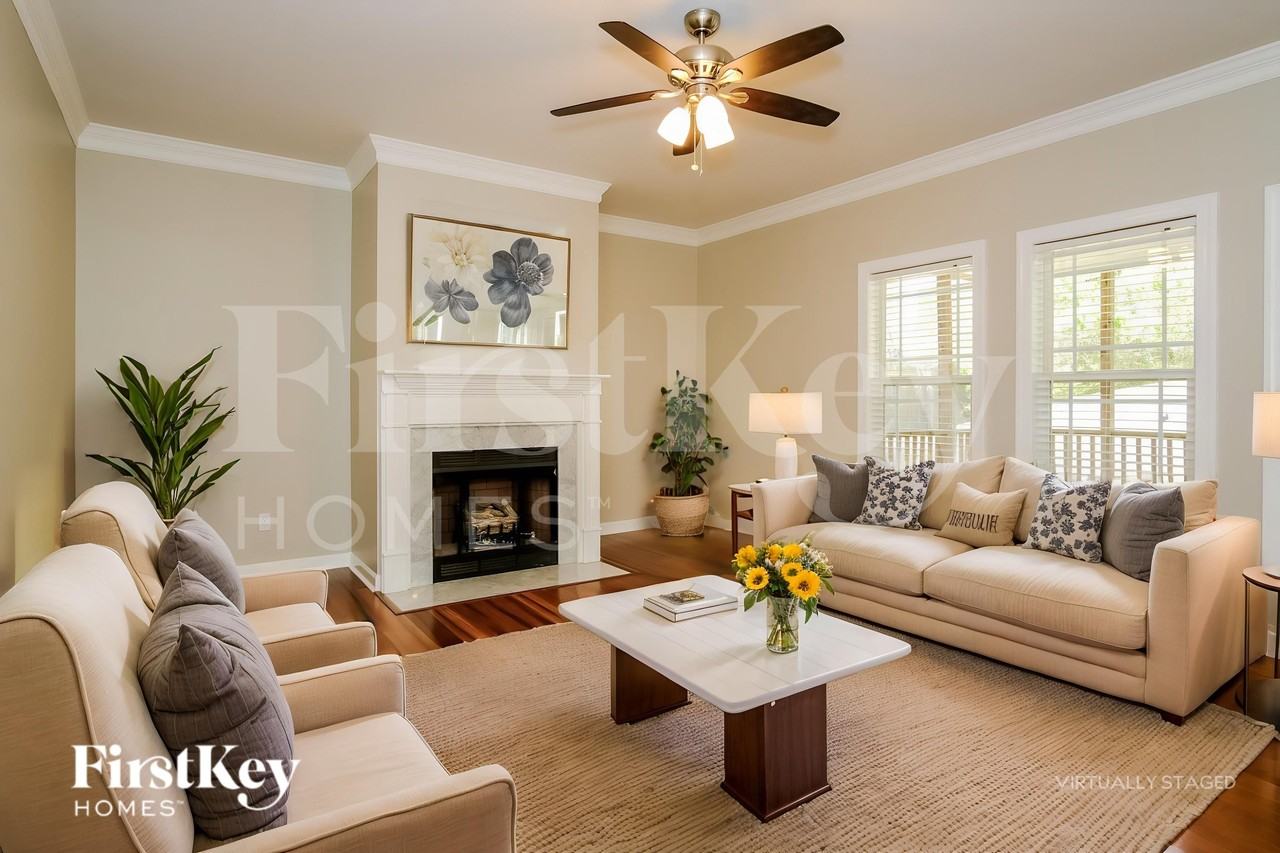 625 Moultonboro Ave - Photo 3 of 18