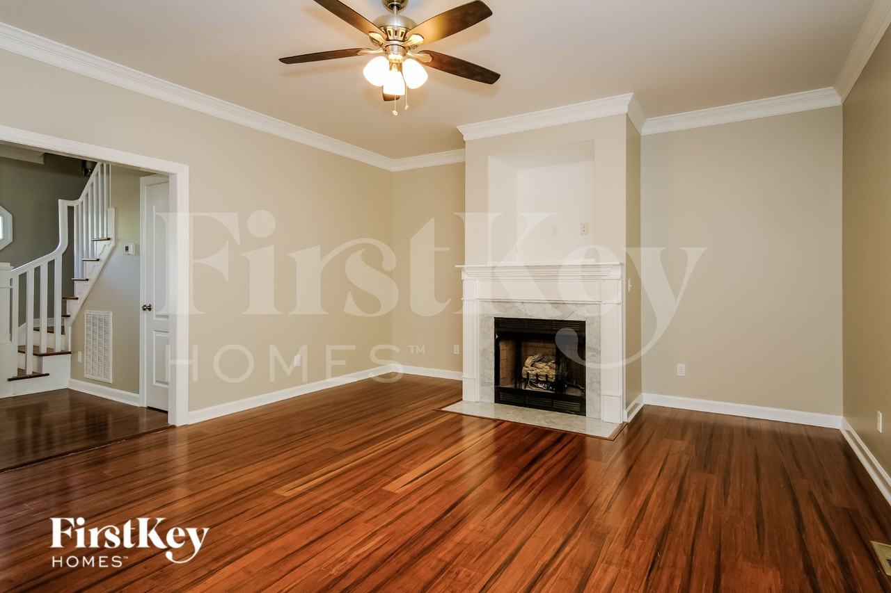 625 Moultonboro Ave - Photo 4 of 18