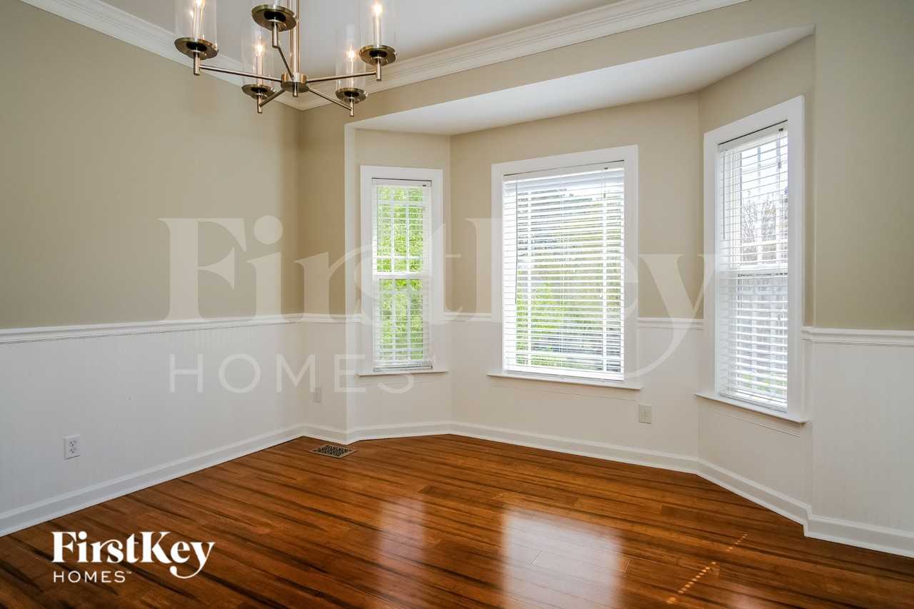 625 Moultonboro Ave - Photo 5 of 18