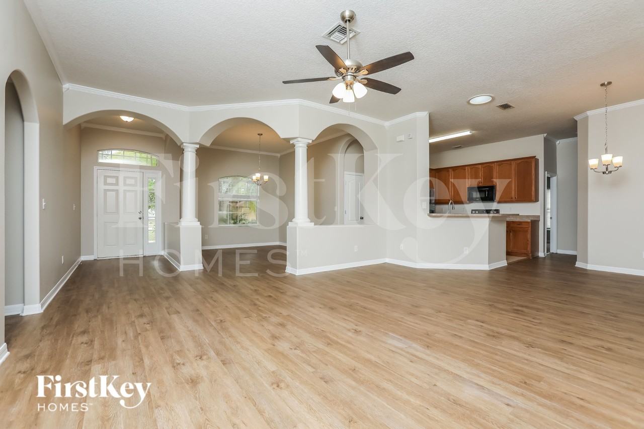 34333 Shadewood Cir - Photo 4 of 15
