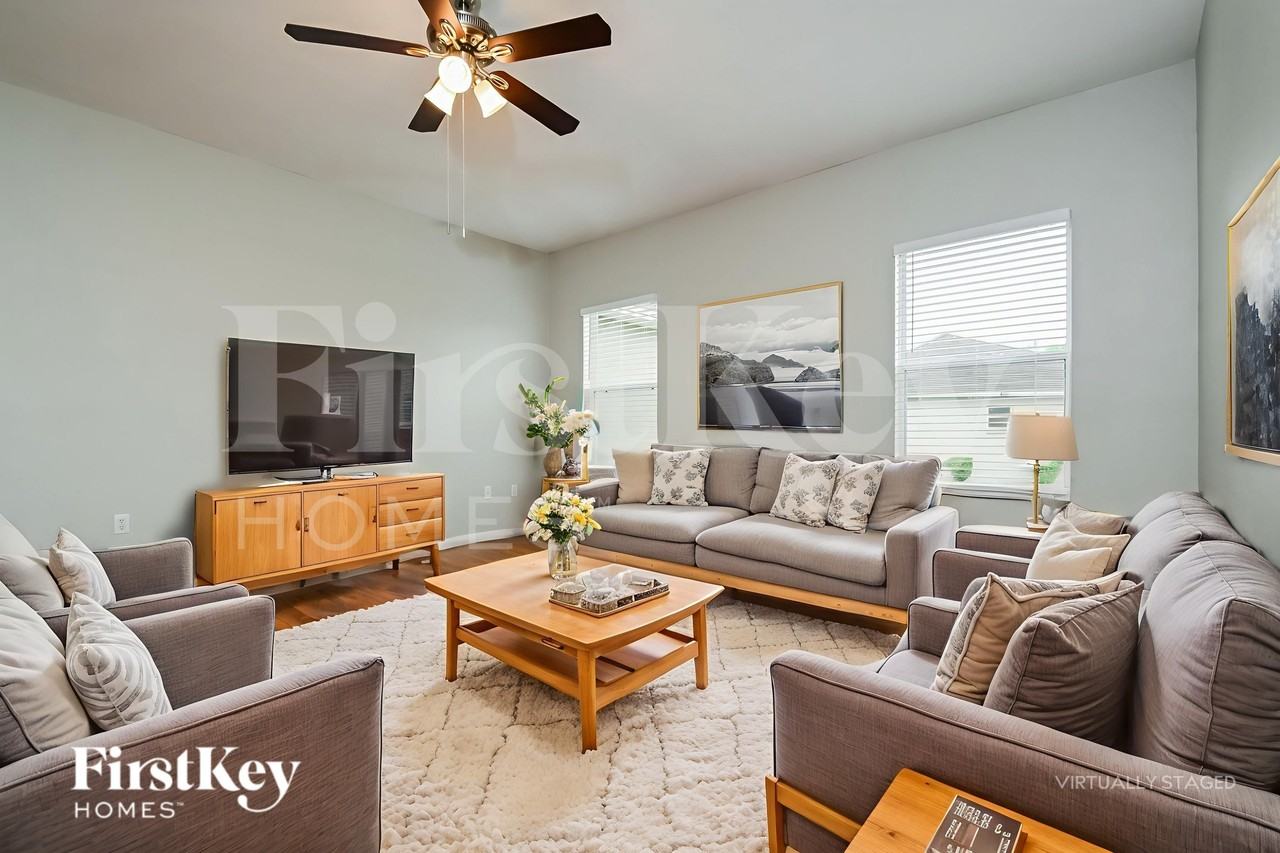 8314 Greystone Dr - Photo 4 of 18