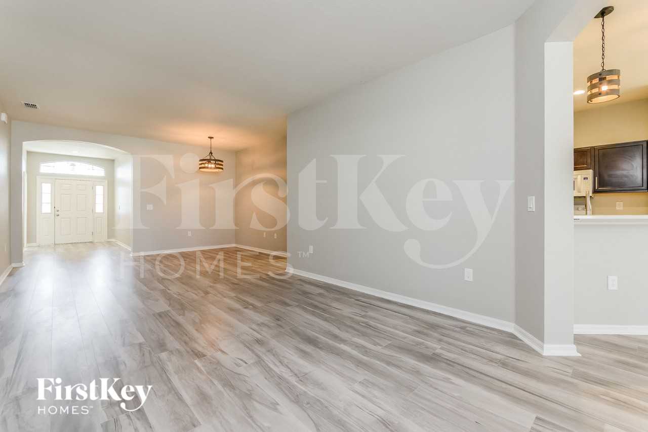 533 Interlock St - Photo 3 of 17