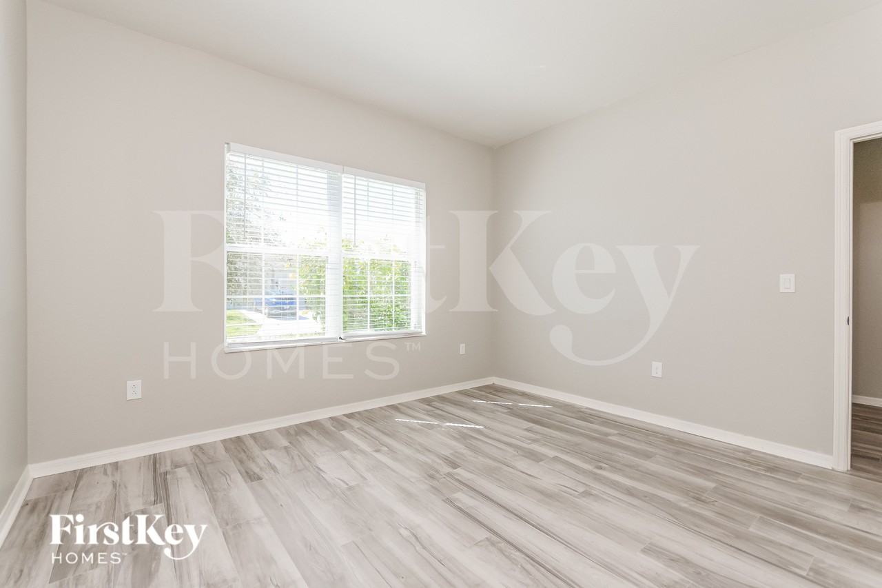 533 Interlock St - Photo 4 of 17
