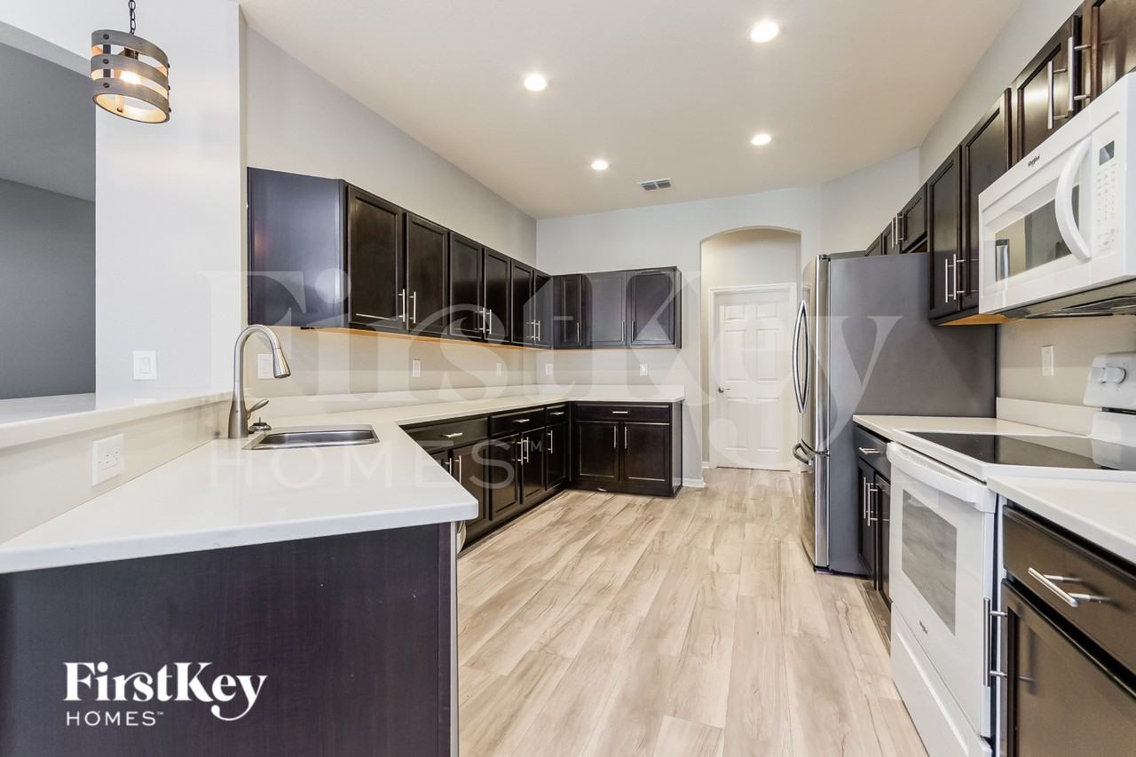 533 Interlock St - Photo 5 of 17