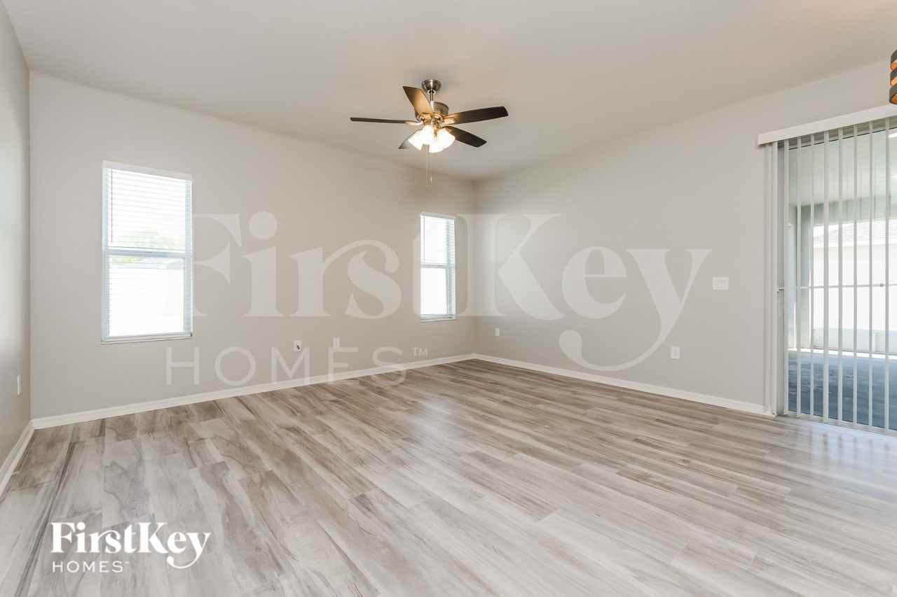 533 Interlock St - Photo 7 of 17