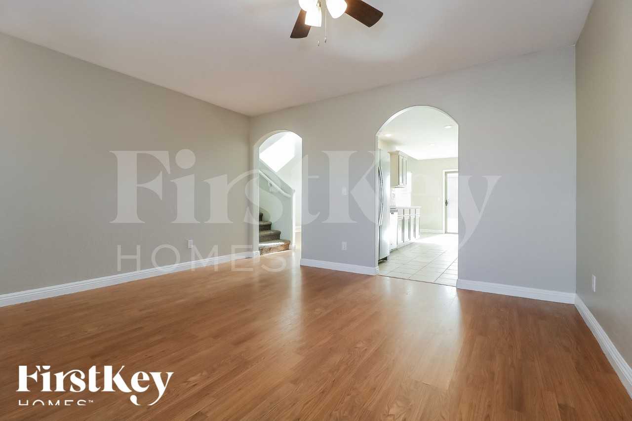 25193 W Cranston Pl - Photo 5 of 18