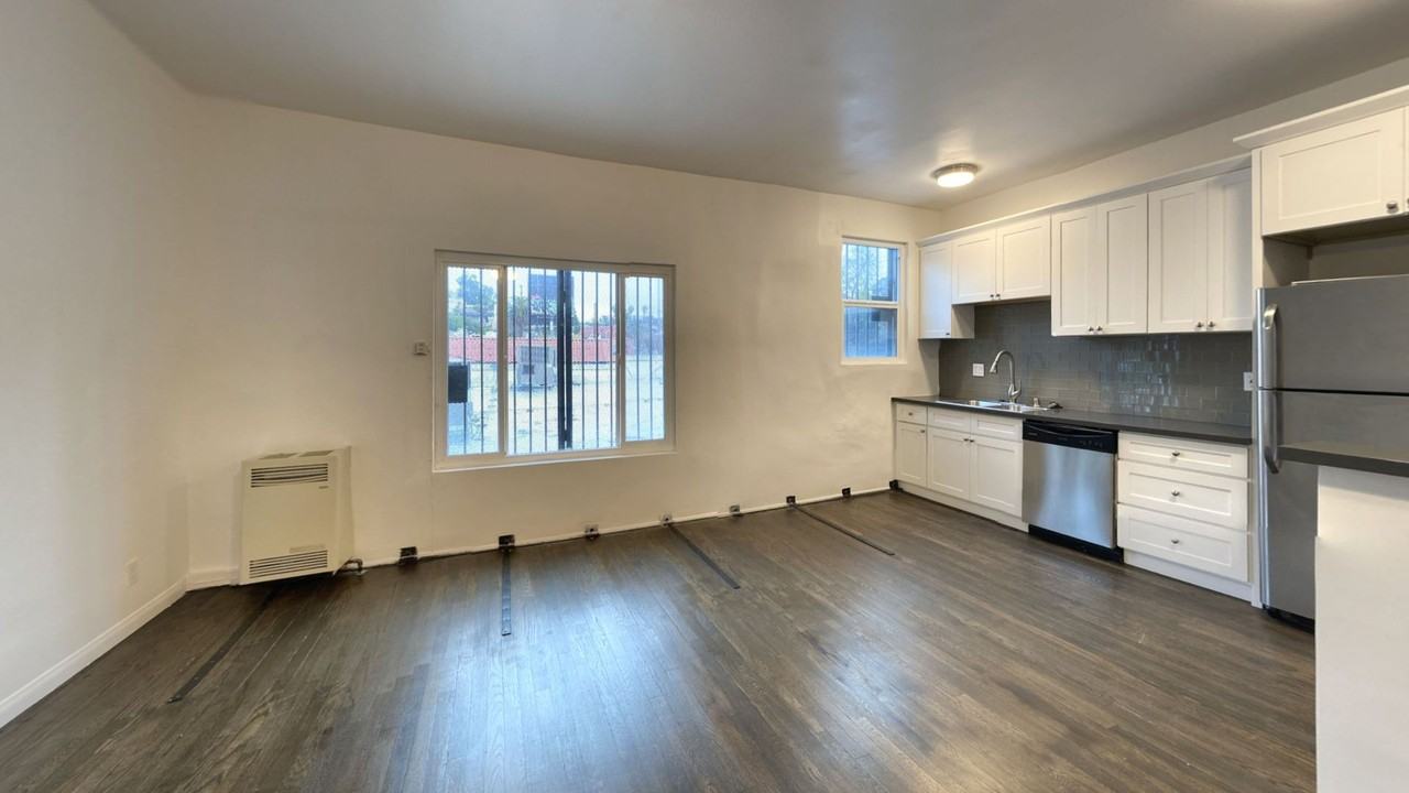 Sunset Apts...Gorgeous Newly Remodeled Apartments..CALL NOW! - Photo 4 of 4