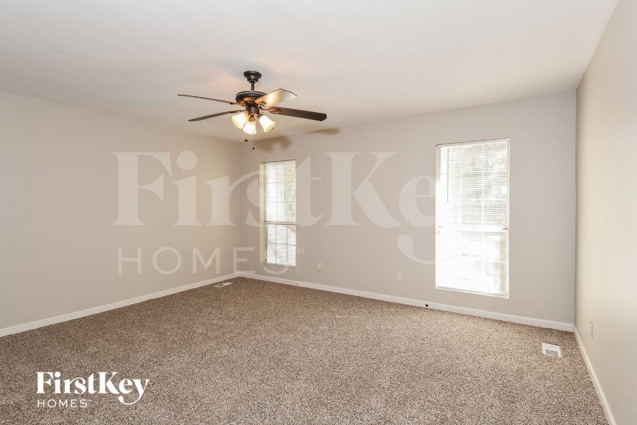 6582 Wellington Sq - Photo 2 of 19