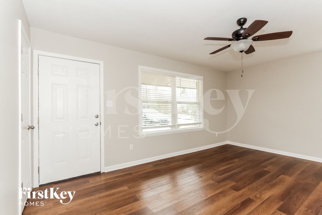 3610 Bardot Dr - Photo 4 of 15