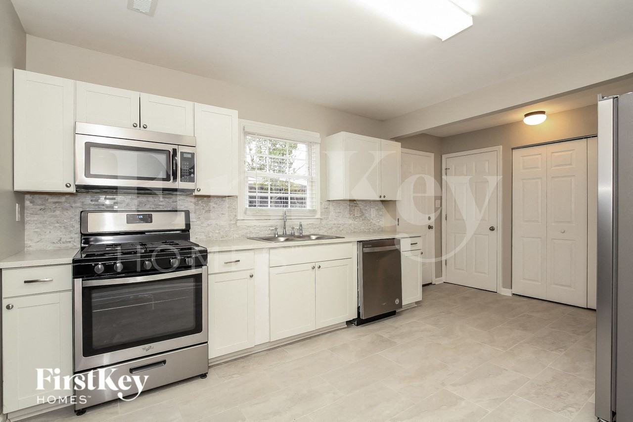 3610 Bardot Dr - Photo 6 of 15