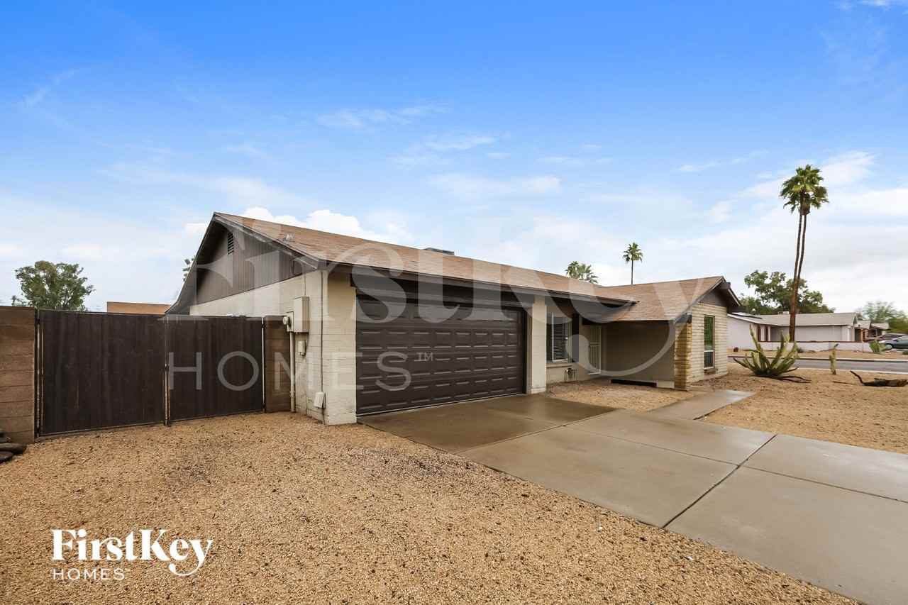 1302 W Kristal Way - Photo 2 of 15