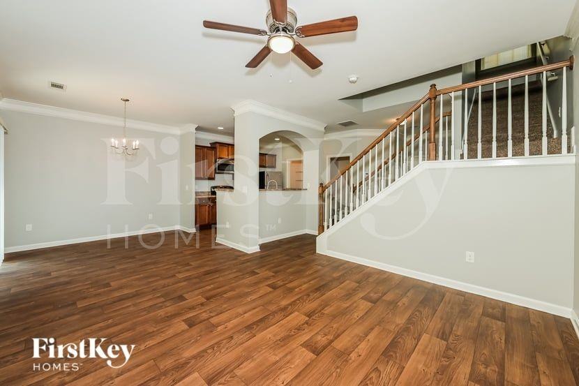 975 Treymont Way - Photo 3 of 16