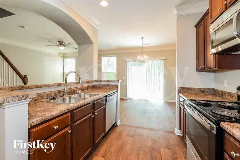 975 Treymont Way - Photo 6 of 16