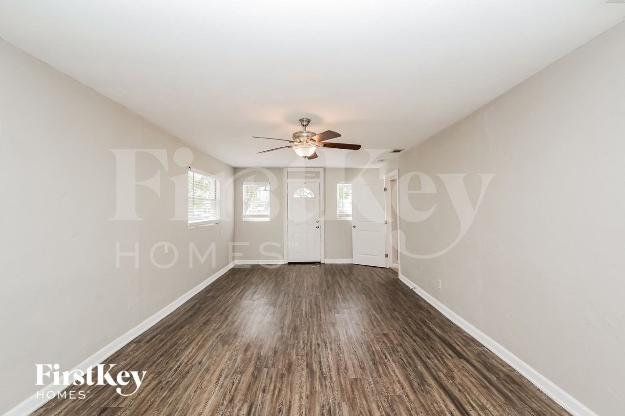 7309 N Dartmouth Ave - Photo 2 of 16