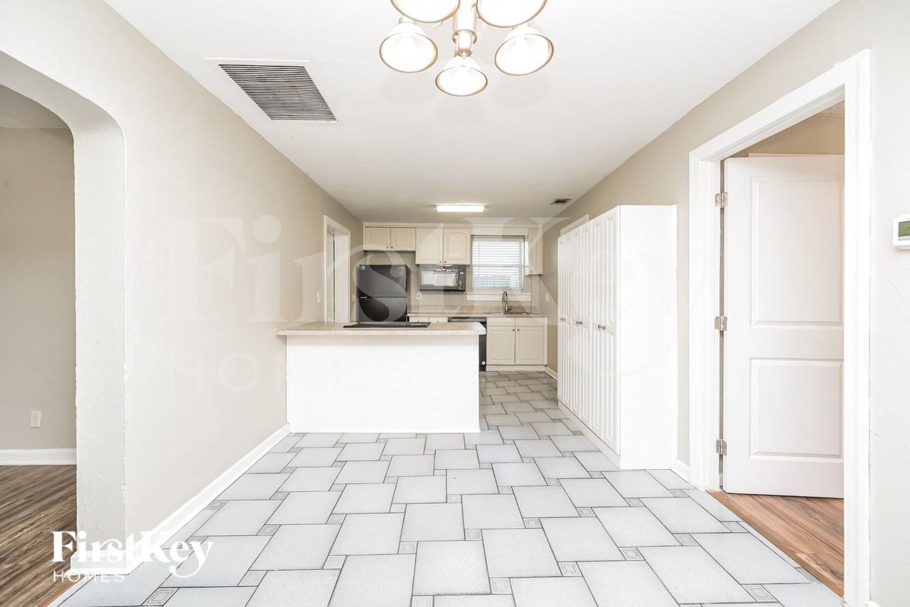 7309 N Dartmouth Ave - Photo 3 of 16