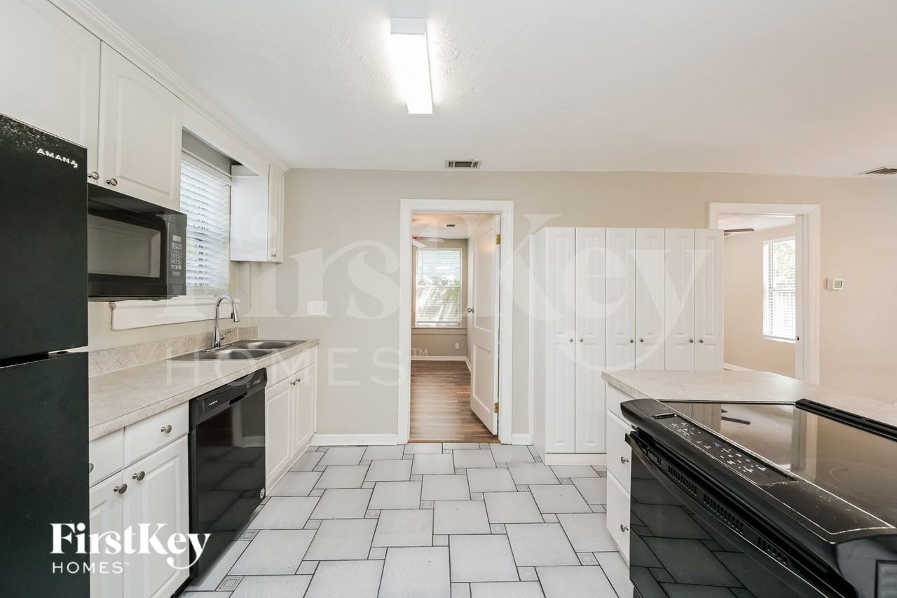 7309 N Dartmouth Ave - Photo 5 of 16