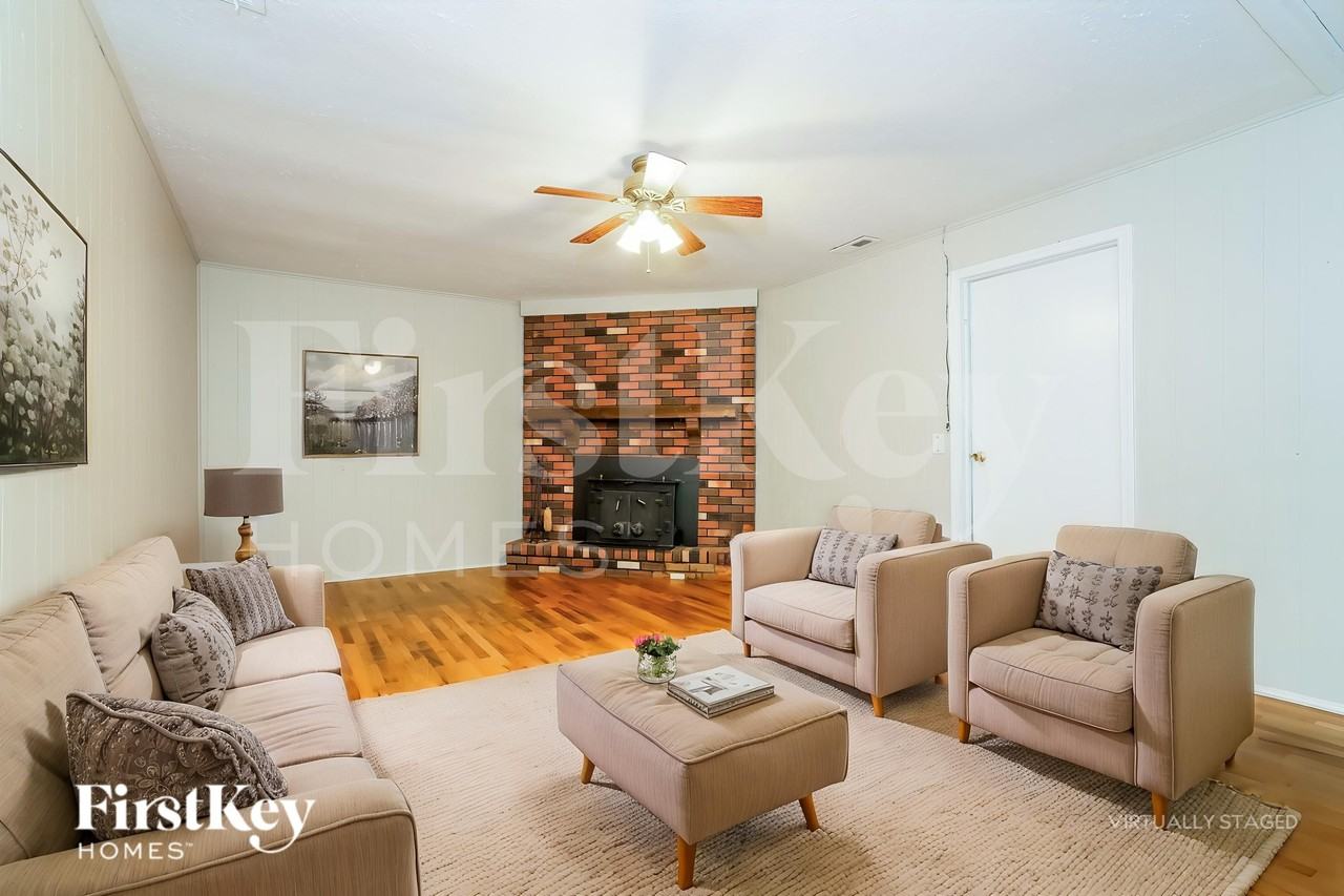 10408 Bradbury Dr - Photo 3 of 18