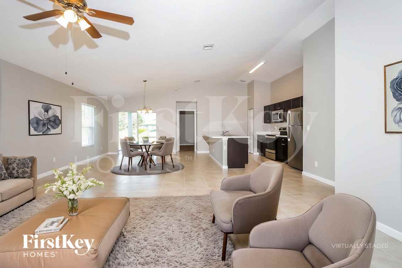 511 Sw Nadell Ave - Photo 5 of 19