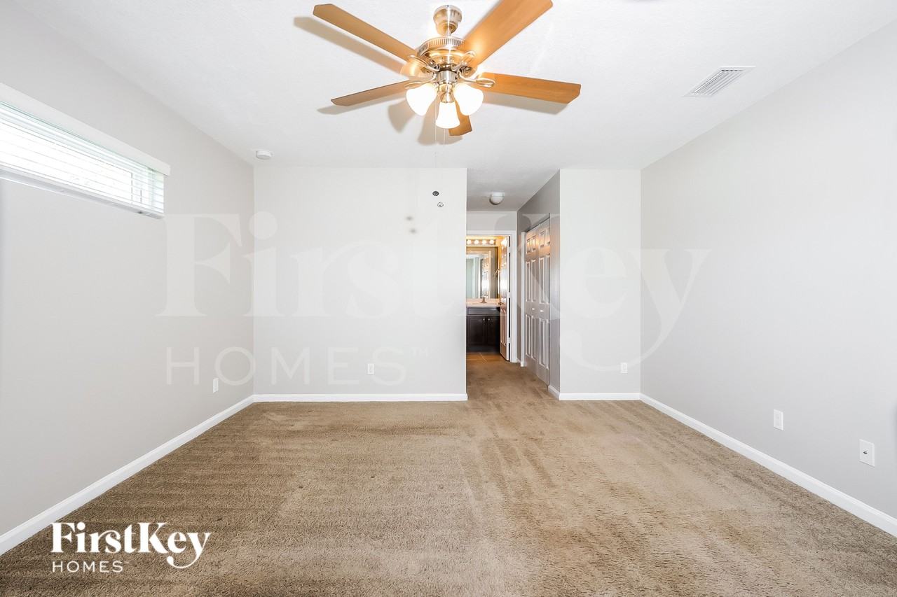 511 Sw Nadell Ave - Photo 7 of 19