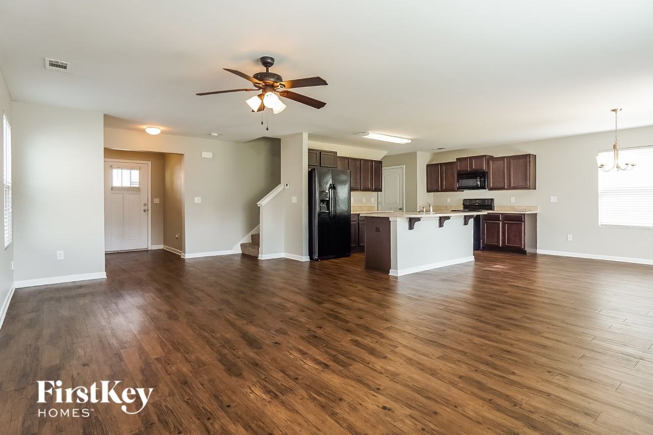 4778 Woodford Cir - Photo 2 of 15