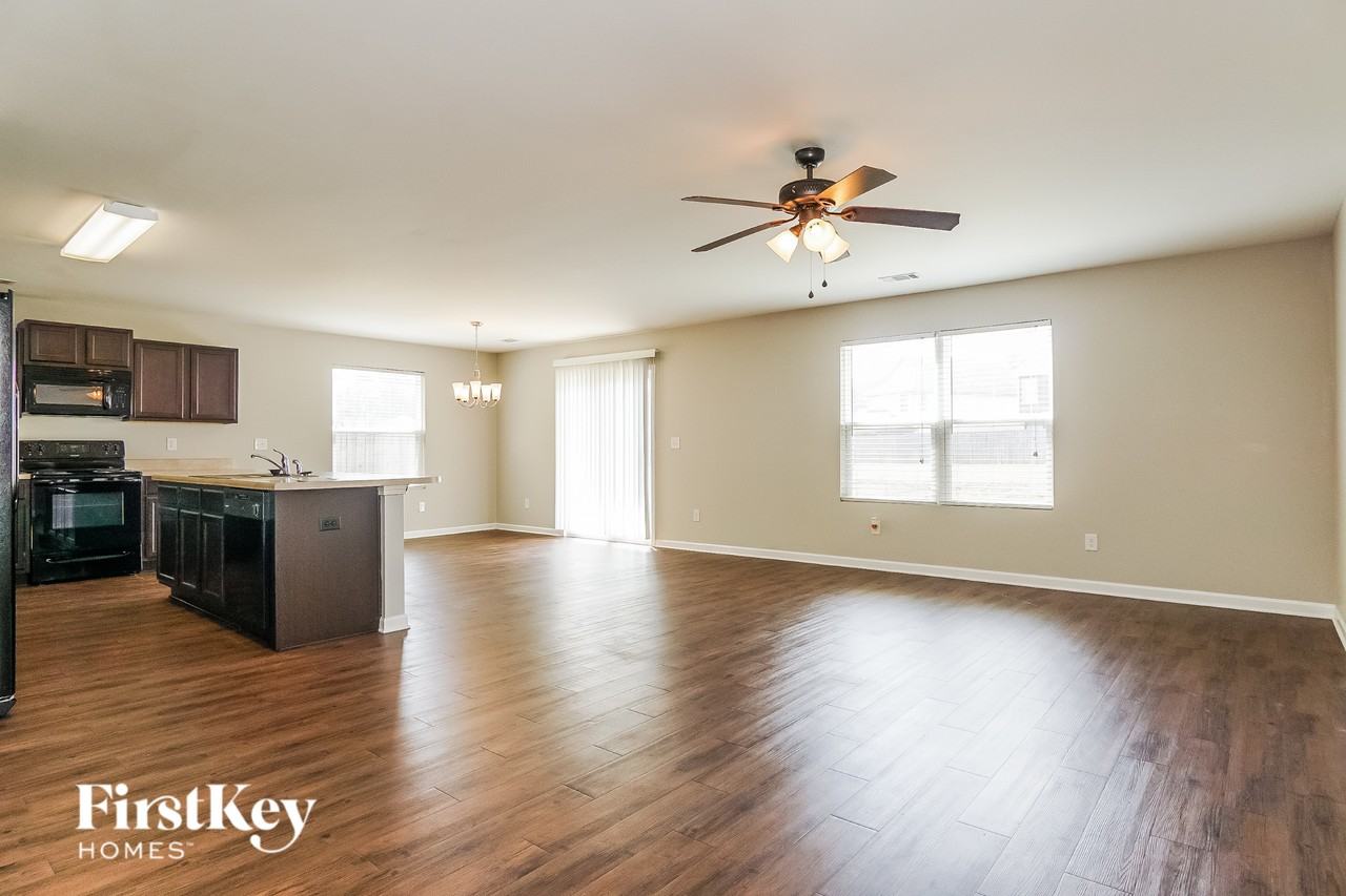 4778 Woodford Cir - Photo 3 of 15