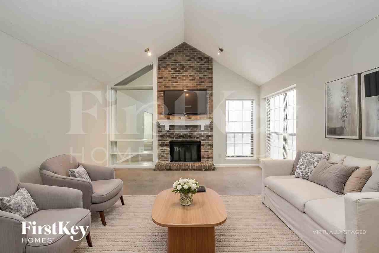 4496 Braemar Dr - Photo 3 of 18