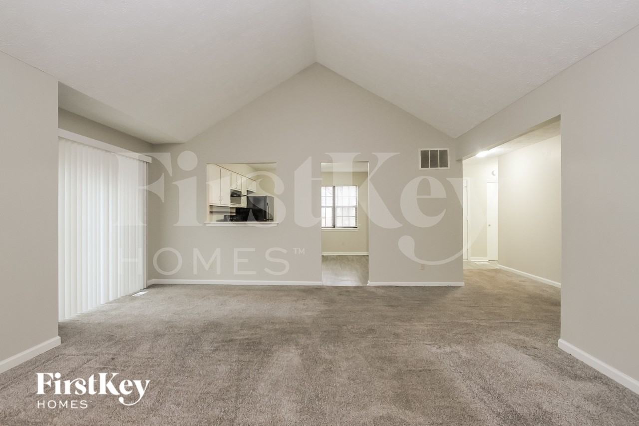 4496 Braemar Dr - Photo 4 of 18