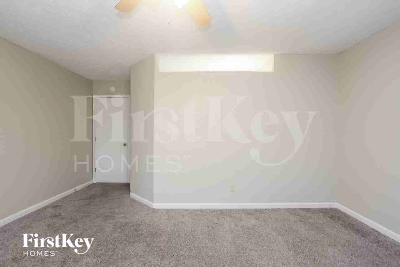 4496 Braemar Dr - Photo 7 of 18