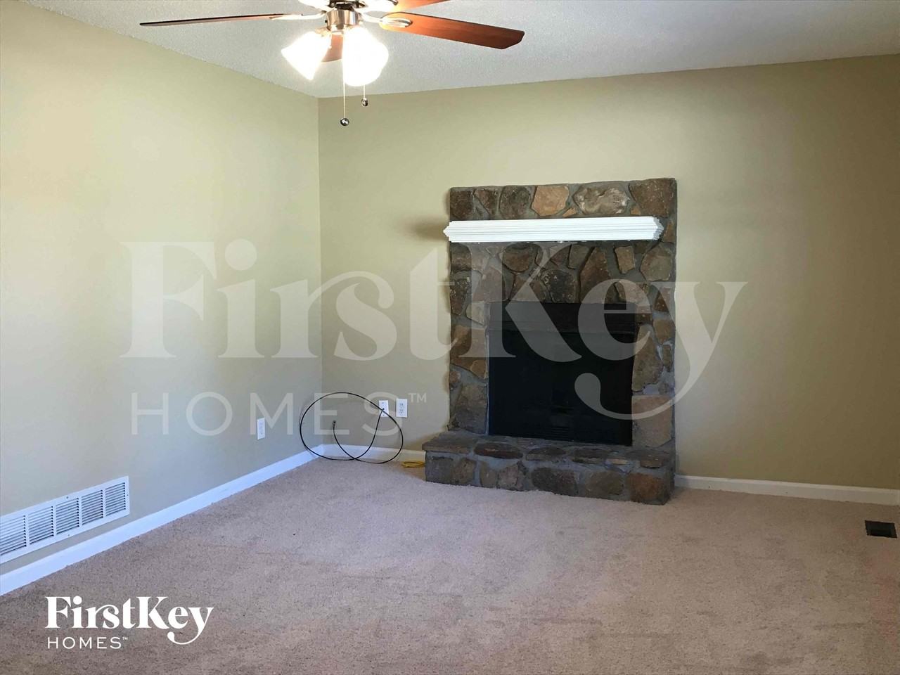 3675 Sharon Dr - Photo 3 of 10