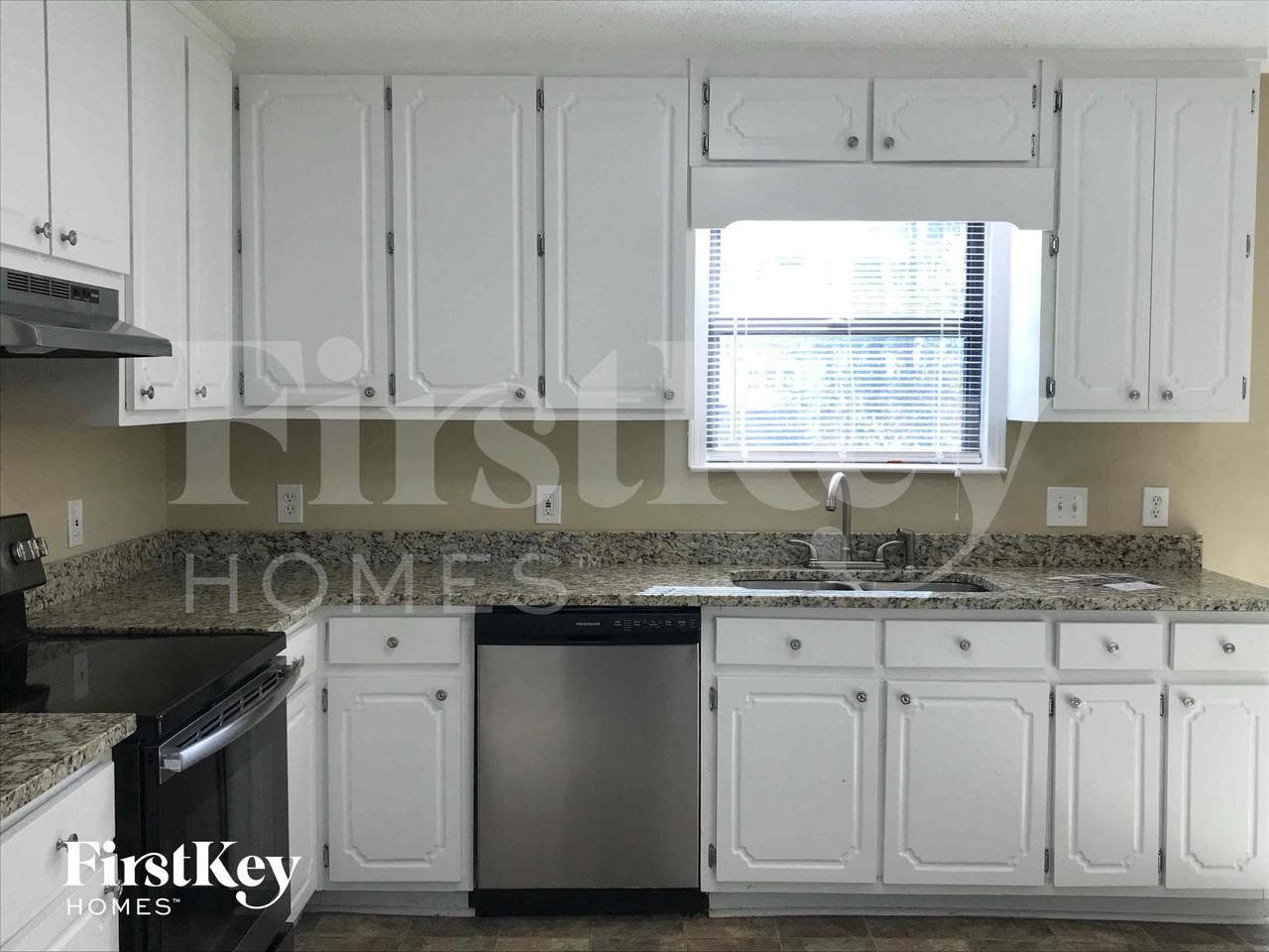 3675 Sharon Dr - Photo 4 of 10