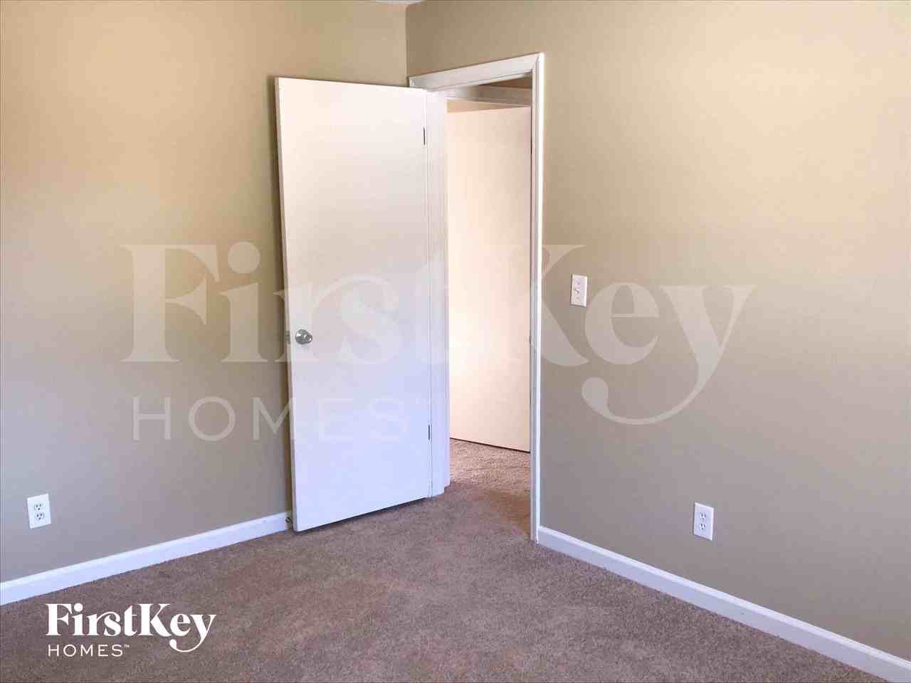 3675 Sharon Dr - Photo 7 of 10