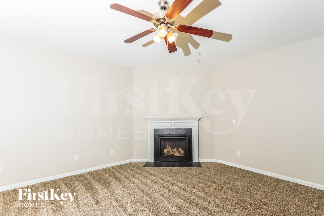 356 Madison Grace Ave - Photo 2 of 16